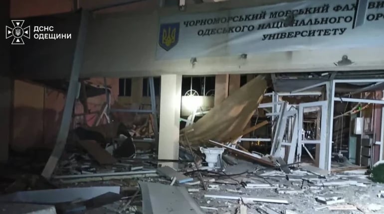 Загарбники обстрілювали Одесу понад 7 годин: фото наслідків
