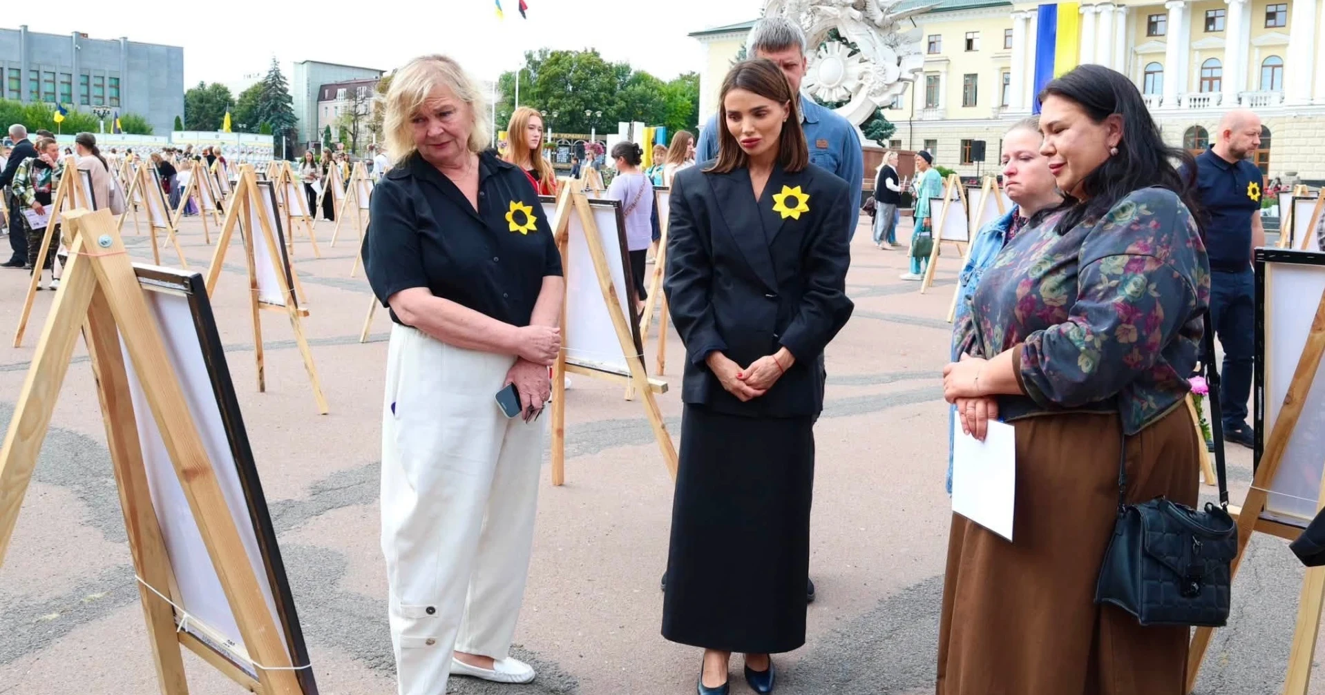 Родини полеглих воїнів із Городоччини долучилися до фотовиставки у Хмельницькому