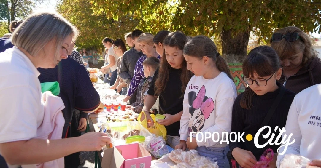 У Городоцькому ліцеї №1 на ярмарку зібрали понад 28 тисяч гривень для ЗСУ