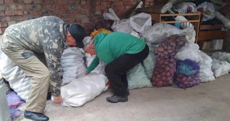 Майже дві тонни овочів для госпіталю: як жителі Городоччини допомагають військовим