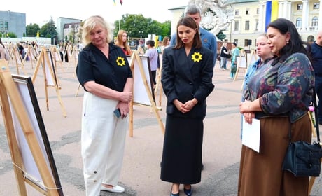 Родини полеглих воїнів із Городоччини долучилися до фотовиставки у Хмельницькому