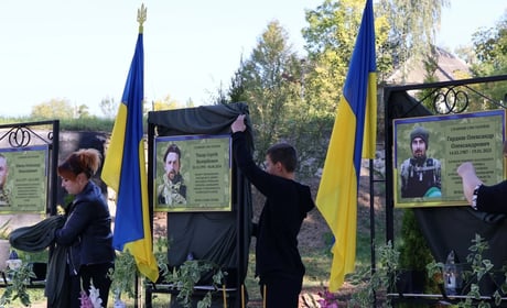 У Великому Карабчієві відкрили меморіальну дошку трьом полеглим захисникам