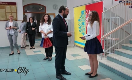 «Можливо, разом знайдемо рішення»: Пйотр Лукасевич відвідав польськомовний ліцей у Городку