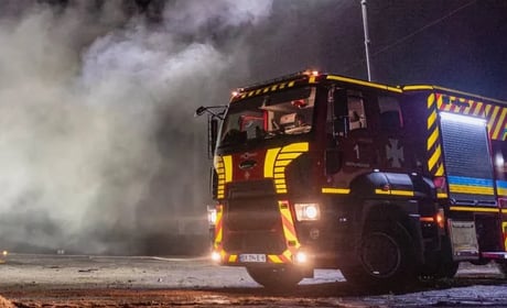«Неспокійна ніч на Хмельниччині»: горіли складські приміщення, є поранений