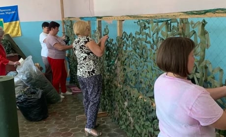«Найбільша втіха — зворотний зв’язок від військових»: як волонтерять у Сирватинцях