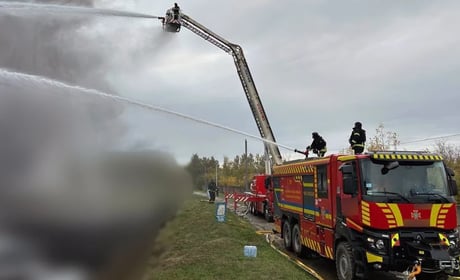 На Хмельниччині через російську атаку пошкоджено 10 будинків, на нафтобазі спалахнула пожежа