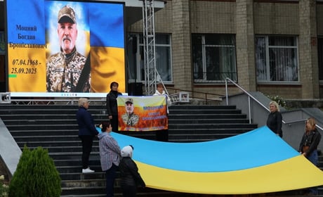 У Городку вшанували пам’ять Богдана Моцного, який рік тому загинув під Покровськом