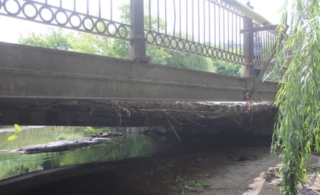 У Городку коригують проєкт ремонту аварійного мосту на вулиці Грушевського