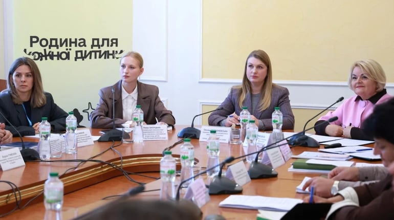 На Хмельниччині визначили подальші кроки у розвитку сімейного виховання