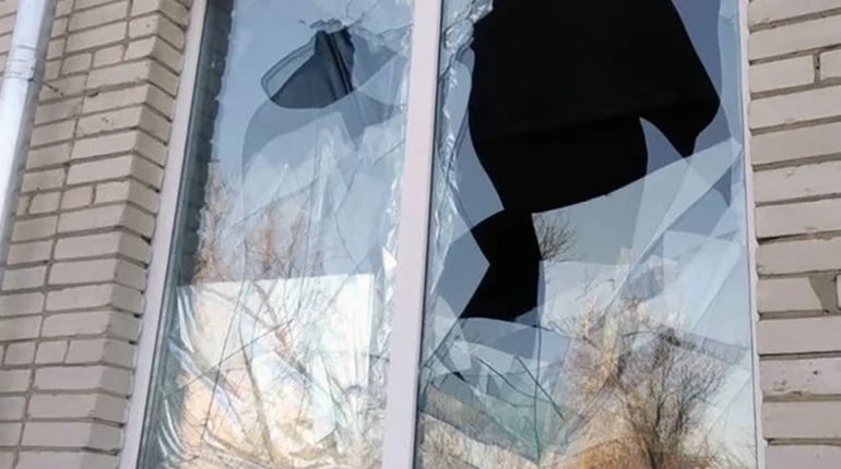 На Хмельниччині через російську атаку пошкоджено 10 будинків, на нафтобазі спалахнула пожежа
