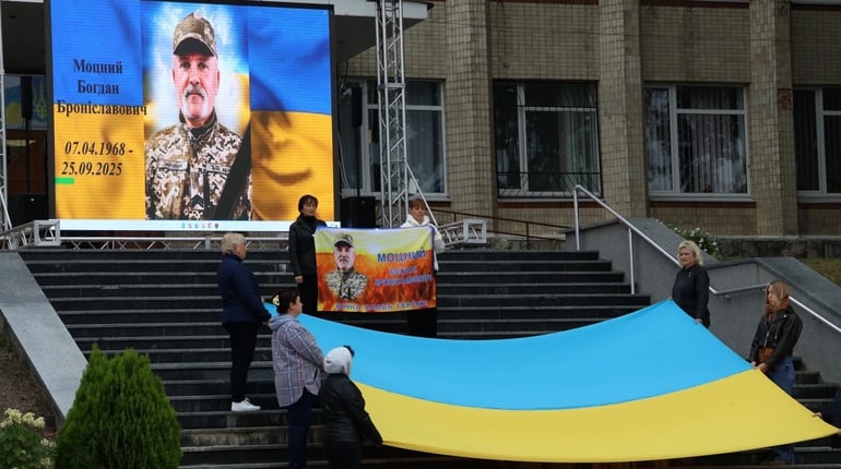 У Городку вшанували пам’ять Богдана Моцного, який рік тому загинув під Покровськом