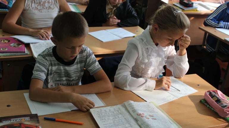 10 років тому: як у Городку вирішували проблему з підручниками