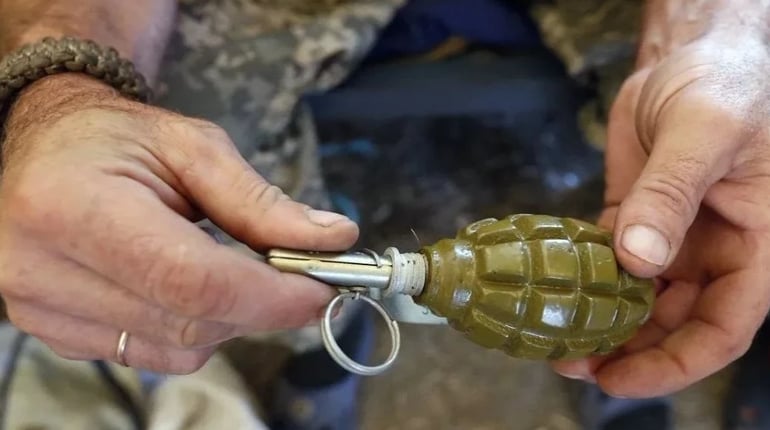 Городоччанин зберігав удома гранату та набої: яке покарання призначив суд