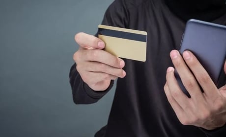 Нетішинець втратив понад 15 тисяч гривень, купуючи шини