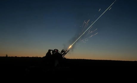 На Хмельниччині внаслідок російської атаки загорілася нафтобаза, пошкоджено будинок
