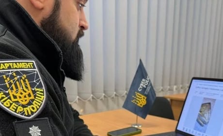 У Славуті перед судом постане «чорний археолог», який намагався продати артефакт V століття