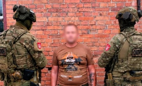 На Хмельниччині затримано військовослужбовця, який залишив частину зі зброєю