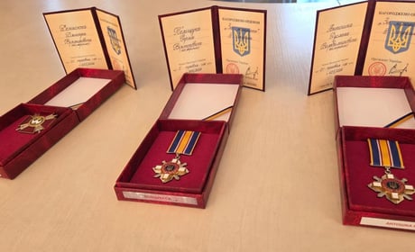 У Славуті рідним полеглих захисників України вручили державні нагороди