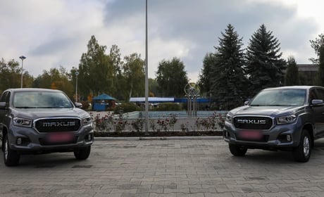 Два автомобілі для захисників від атомників