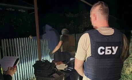 Матір з сином організували незаконний перетин державного кордону на мопеді