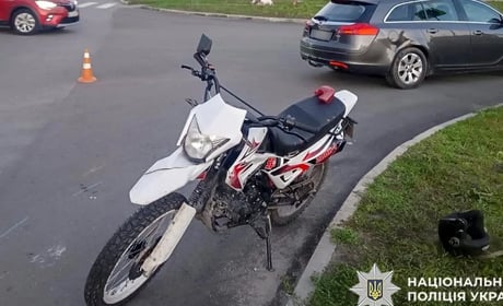 У Нетішині після зіткнення автомобіля з мотоциклом госпіталізували чоловіка