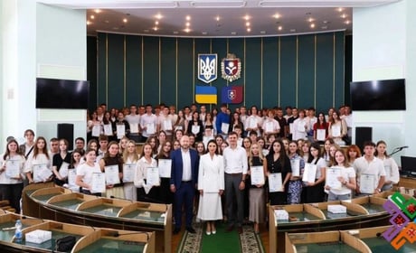 Відзначено молодь Хмельниччини за досягнення у навчанні, мистецтві та активну громадську діяльність