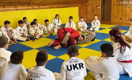 У Біляївці та Маяках пройшов благодійний семінар з рукопашного бою