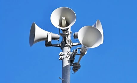 Нові рівні тривоги та комендантська година: як працюватимуть бізнес і транспорт