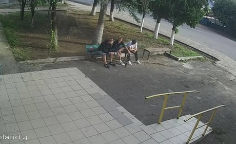 У Біляївці поблизу ТЦК молодь, ймовірно неповнолітні, розпивали алкоголь