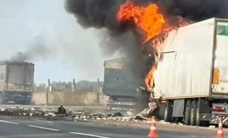 Три вантажівки пошкоджені, троє людей травмовані: наслідки атаки РФ в Одеському районі