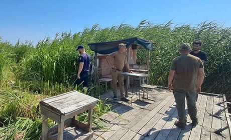 Береги Дністра звільняють від незаконних кунгів та альтанок