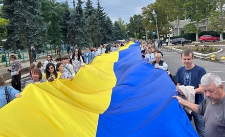 Ходу з державним прапором у Біляївці перенесли: де збиратимуться 23 серпня