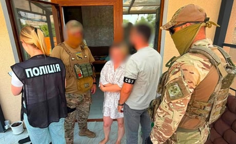 Фіктивна інвалідність за $3900 і 100 тисяч гривень: в Одесі затримали трьох лікарок