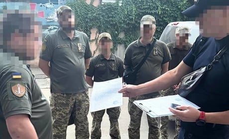 Збивали на авто та катували людей: в Одесі викрили працівників ТЦК
