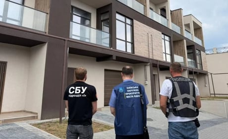 Захопив схили Одеси на 50 млн грн: поліція викрила схему з таунхаусами