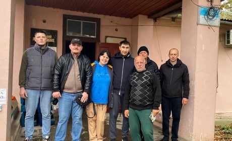 Біляївські волонтери отримала 5 палет вівсяного молока для містян та херсонців