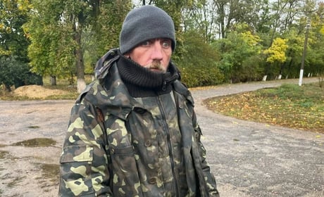 Як люди стають безхатьками: історія Івана з Повстанського, який живе у покинутій будівлі