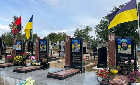 У Біляївці продовжують встановлювати пам'ятники на Алеї слави
