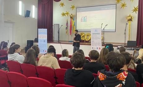 Як розпізнати стрес і захиститися від фішингу: у Біляївці провели тренінг для школярів