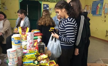 Вантаж уже на фронті: у Граденицькому ліцеї зібрали допомогу для ЗСУ
