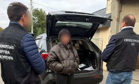 30 тисяч доларів за землю: у Нерубайській громаді затримали посадовицю