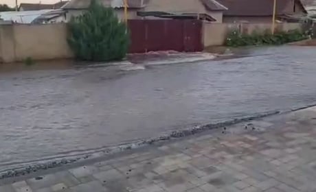 Тонни води на вулицях і відсутність цілодобової аварійної бригади: що відомо про ситуацію в Біляївці
