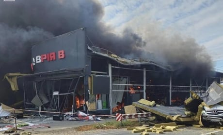 В Одеському районі російський дрон влучив у магазин: є поранені