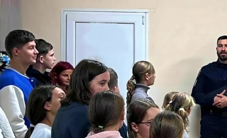 Поліцейський відвідав Граденицьку гімназію: про що говорили з дітьми