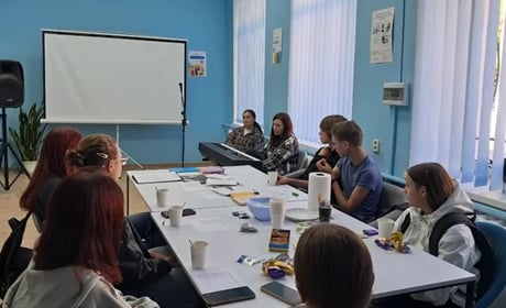 Музика, поезія і вікторина: у Біляївці в бібліотеці провели творчий вечір до Дня музики