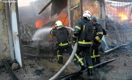 Одесу знову атакували «шахеди»: згорів склад із генераторами та гуманітаркою