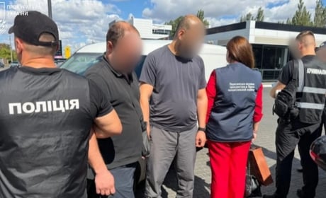 В Одесі затримали працівника коледжу, який за хабар обіцяв вступ і бронювання
