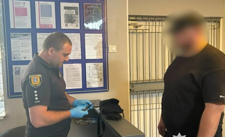 «Самосуд» закінчився кайданками: в Роздільнянському районі затримали нападників