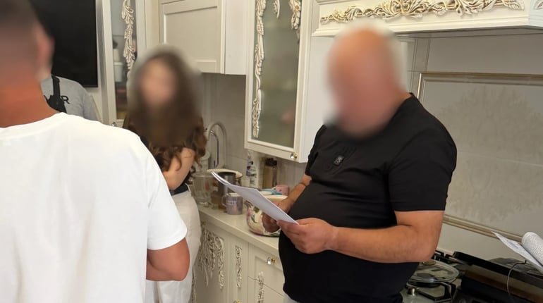 $5000 за довічну інвалідність: в Одеському районі хірурга та спільника підозрюють у хабарнирництві