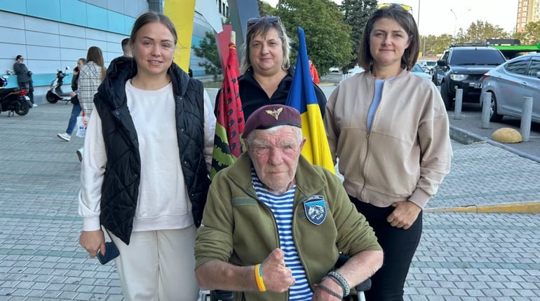 «116 пройшли повз, задонатив один». Дядя Гриша про інший бік волонтерства та прохання до біляївців